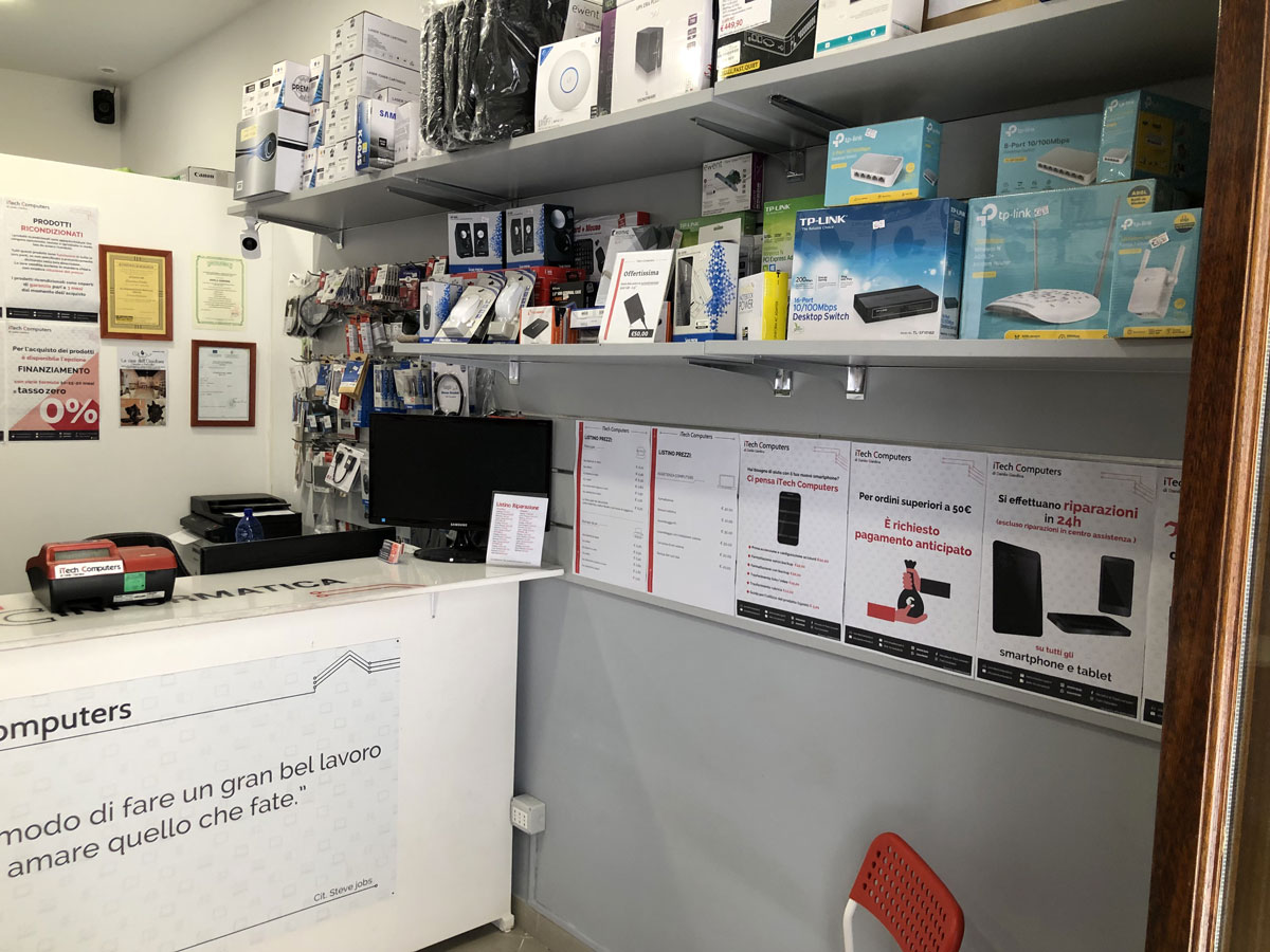 Il negozio iTech Computers a Lipari
